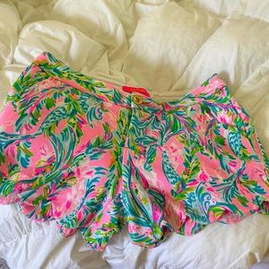 Lily Pulitzer Size 4 scalloped shorts